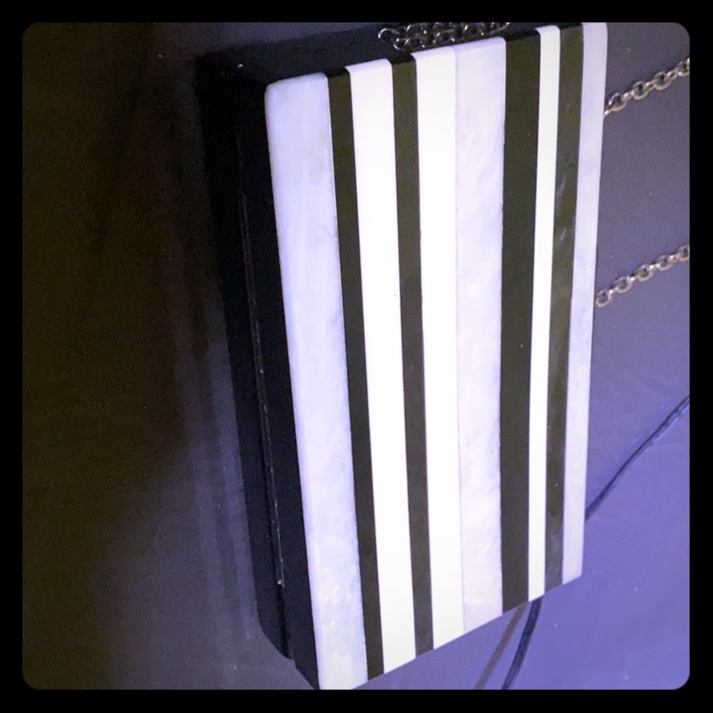 Bebe clutch